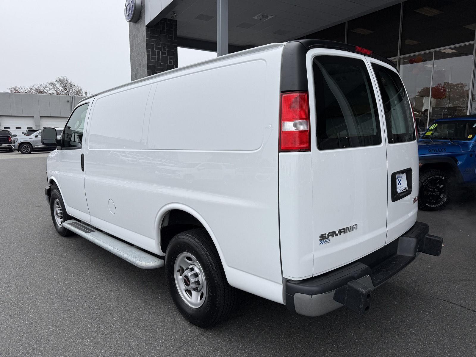 2024 Gmc Savana 2500 Cargo photo 3