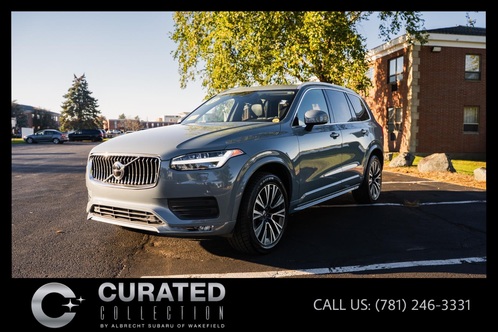 2022 Volvo XC90 Momentum's photo