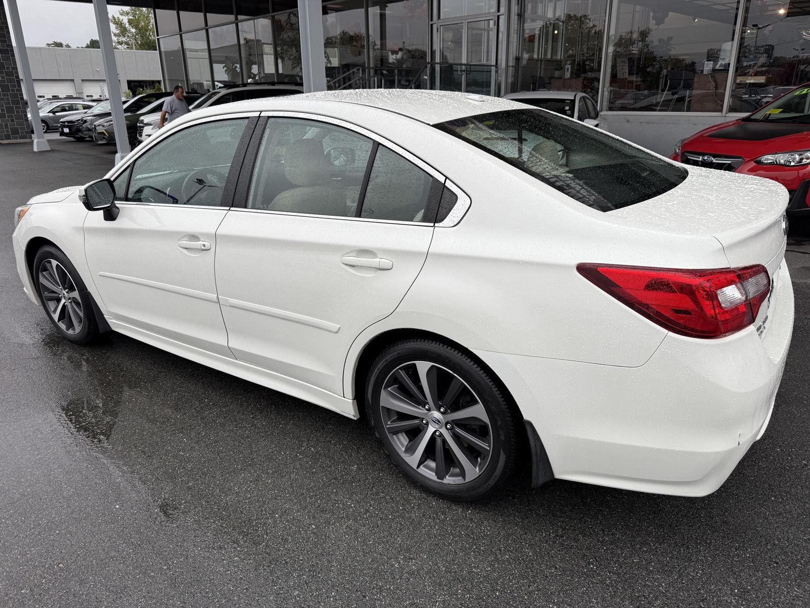 2015 Subaru Legacy 2.5i Limited photo 3