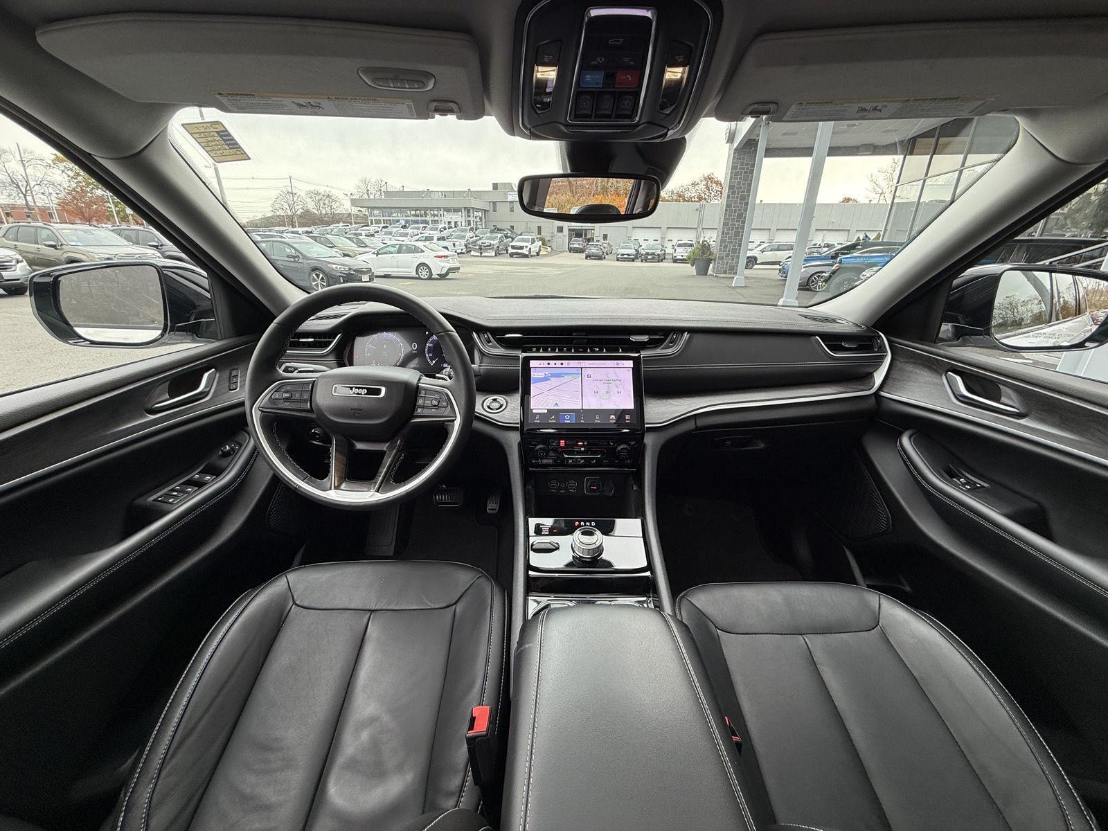 2023 Jeep Grand Cherokee Limited photo 2