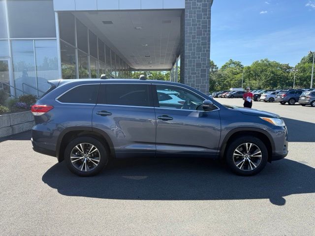 2018 Toyota Highlander LE - Photo 8