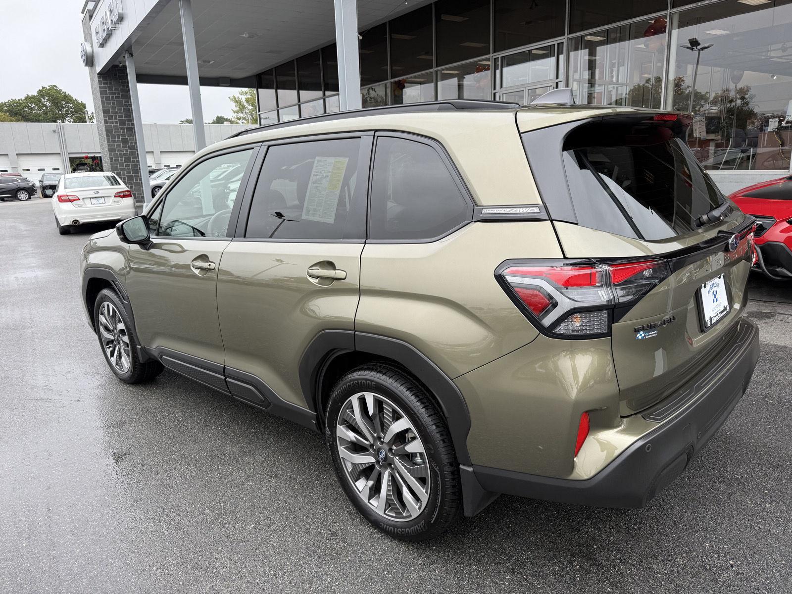 2025 Subaru Forester Touring photo 2
