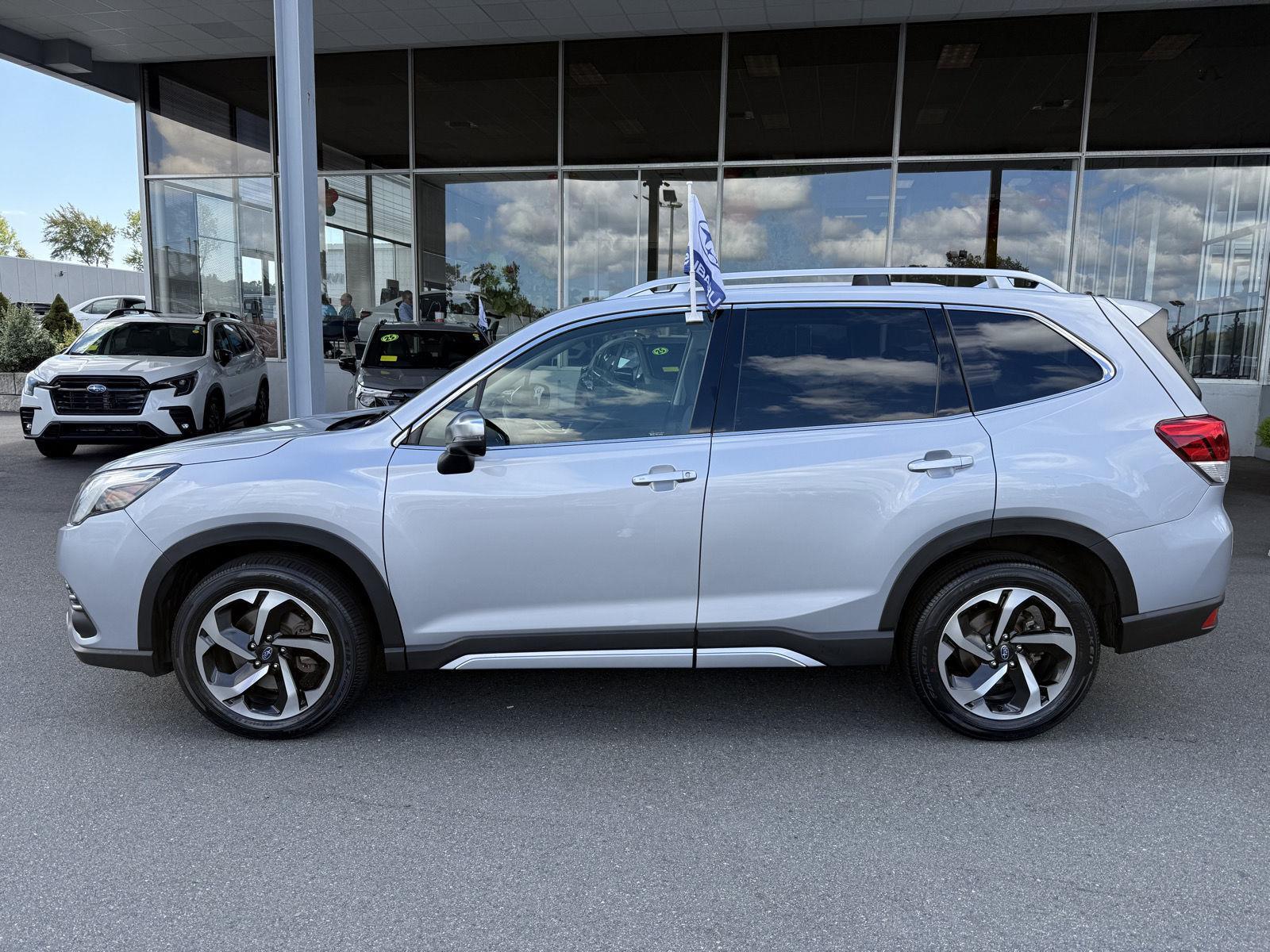2022 Subaru Forester Touring photo 2