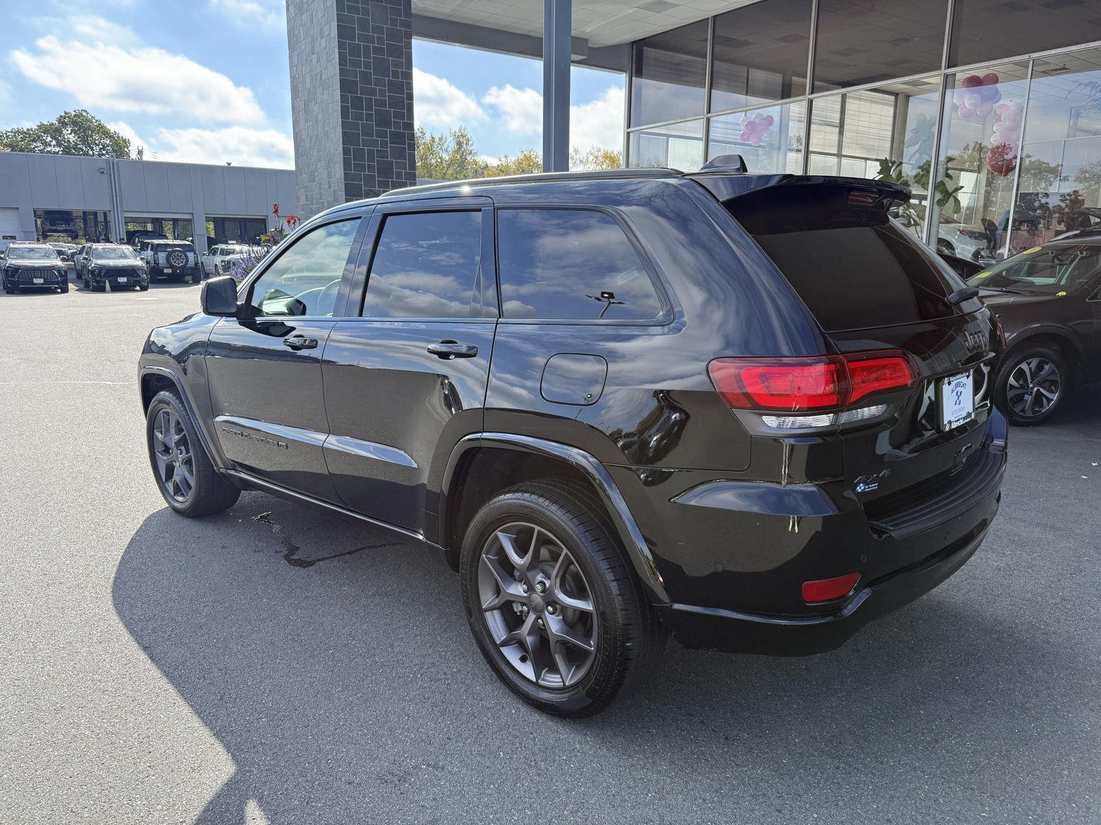 2021 Jeep Grand Cherokee Anniversary Edition photo 2