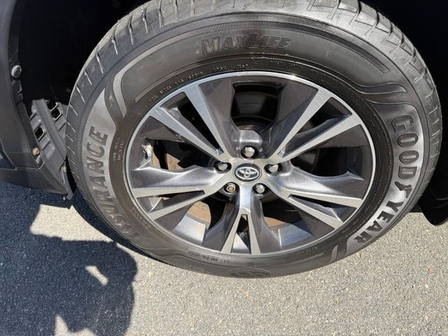 2018 Toyota Highlander LE - Photo 9