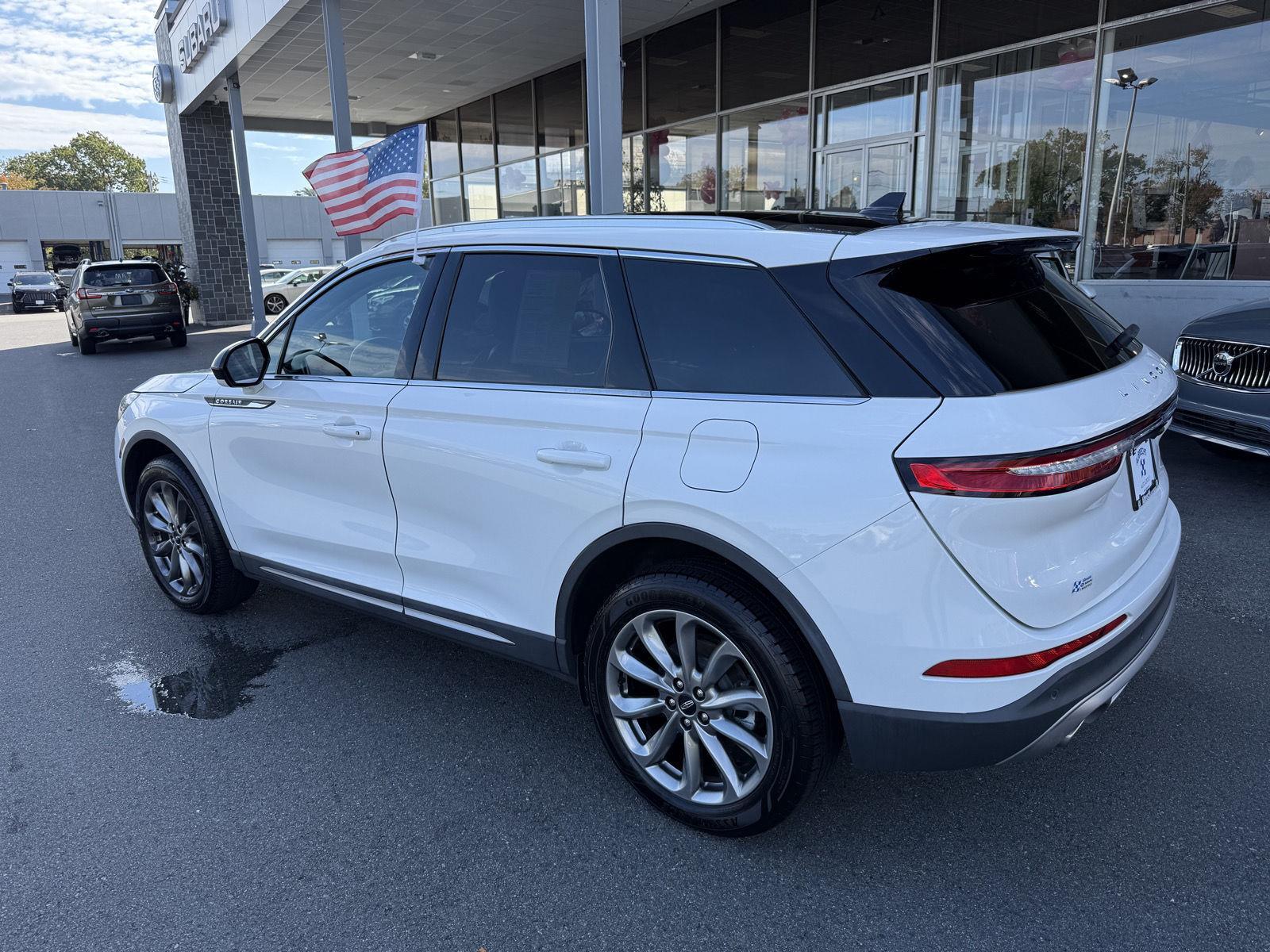 2021 Lincoln Corsair Standard photo 3