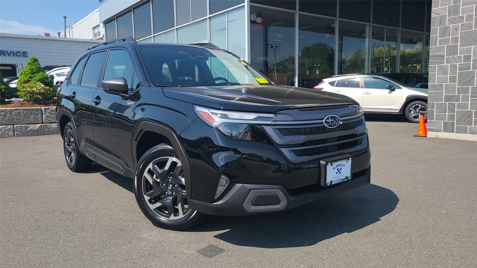 2025 Subaru Forester Limited Hybrid's photo