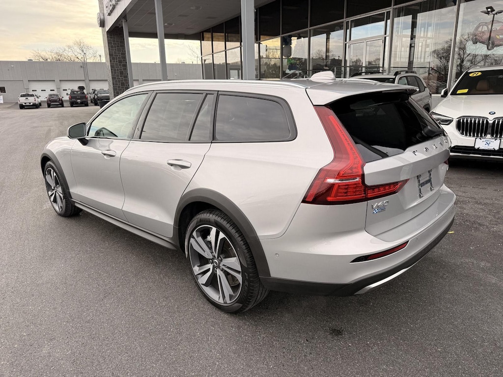 Used 2025 Volvo V60 Cross Country Plus Wagon