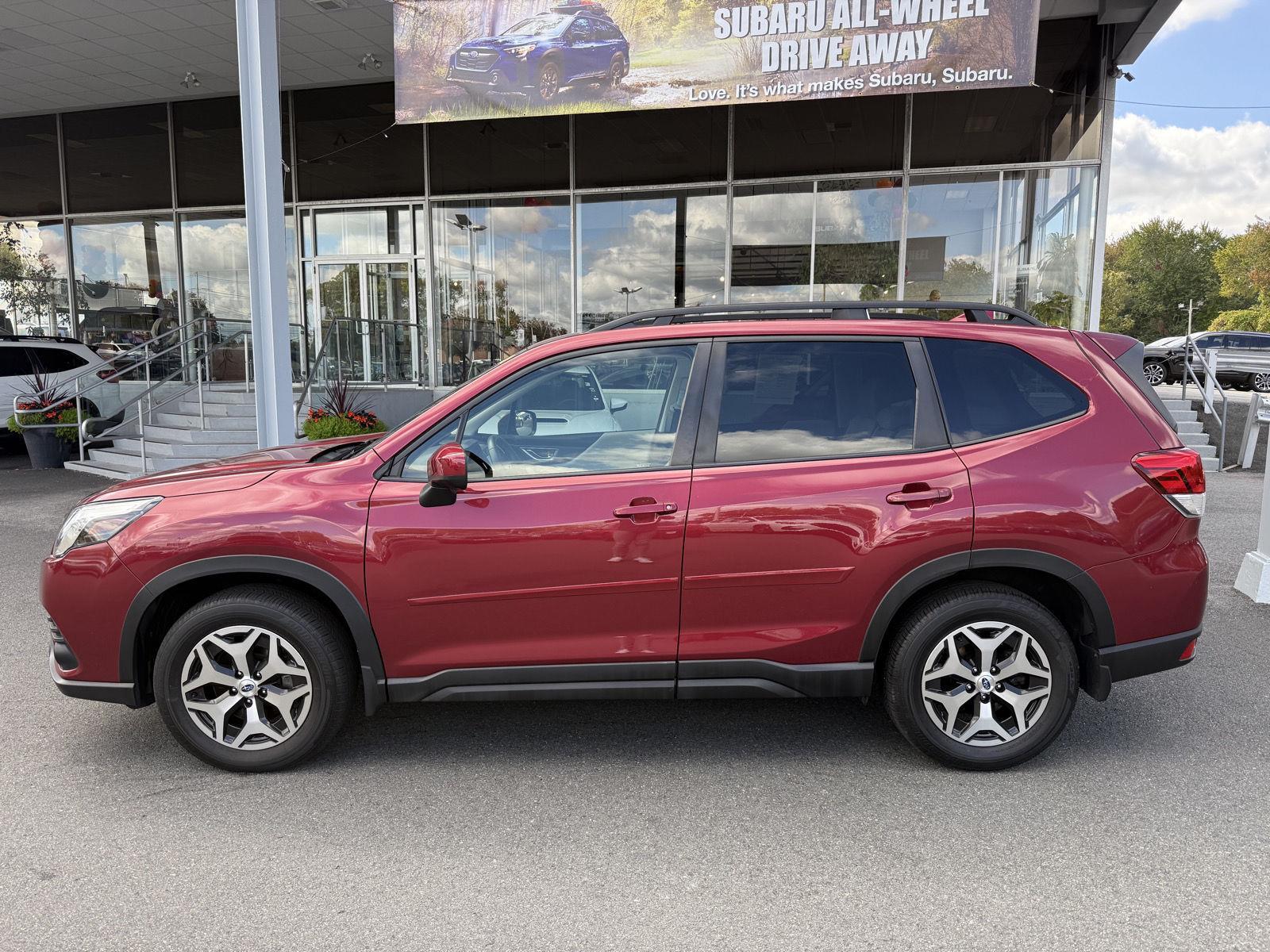 2022 Subaru Forester Premium photo 2