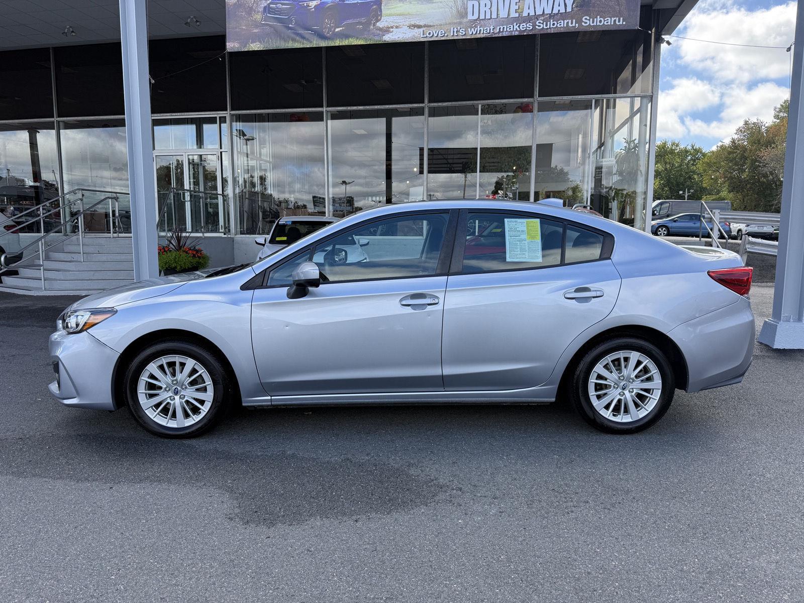 2018 Subaru Impreza Premium photo 2
