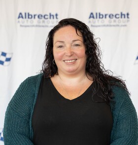 Staff member Teresa Evangelista from ID_81612815cd3b