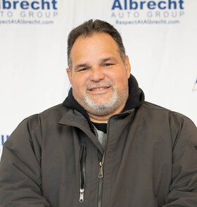 Staff member Victor Quiles from ID_81612815cd3b