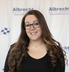 Staff member Jessica Cardalino from ID_cdf0e33eaa1c