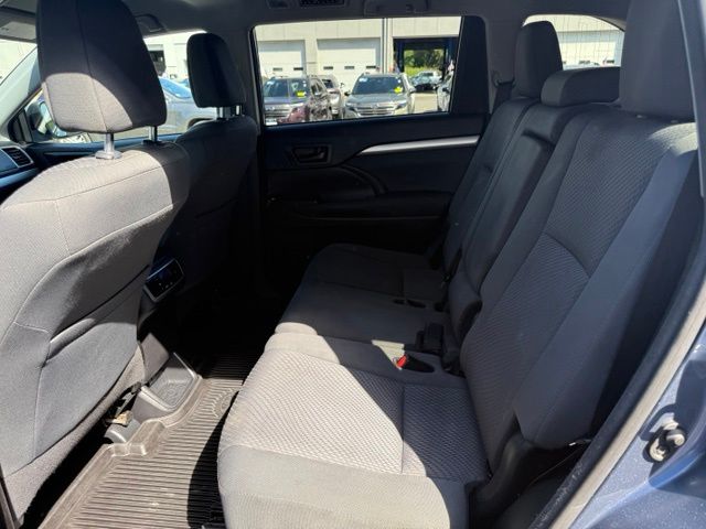 2018 Toyota Highlander LE - Photo 18