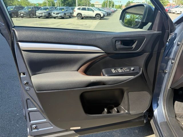2018 Toyota Highlander LE - Photo 11