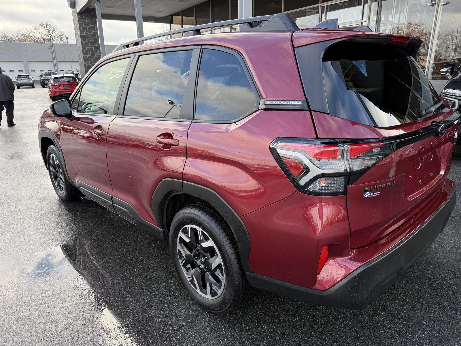 2025 Subaru Forester Premium photo 3