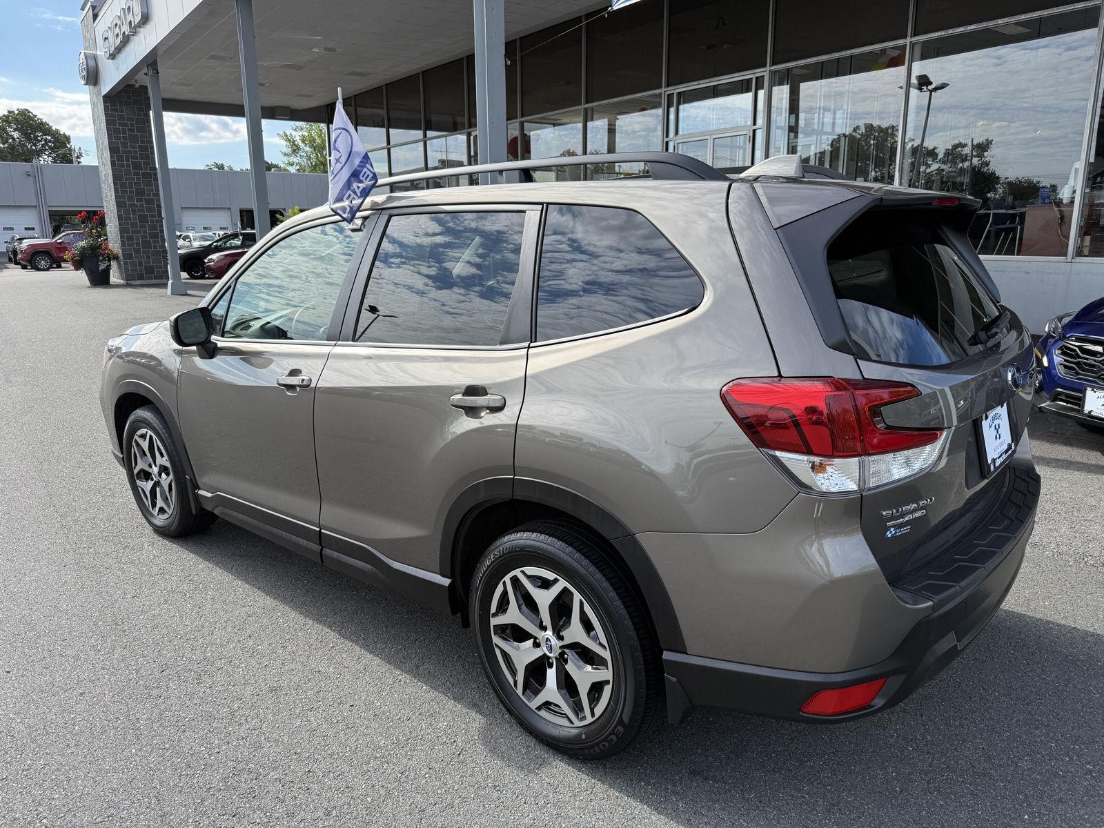 2019 Subaru Forester Premium Base photo 2