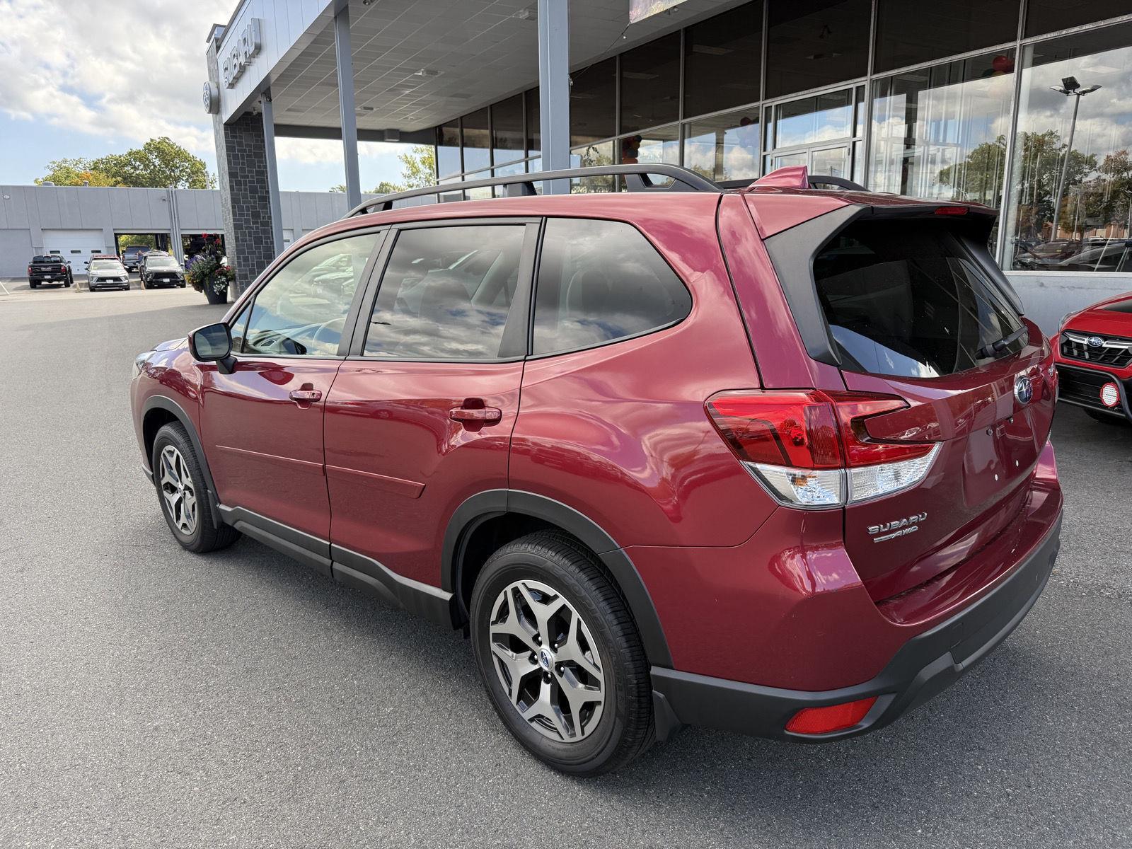 2022 Subaru Forester Premium photo 3