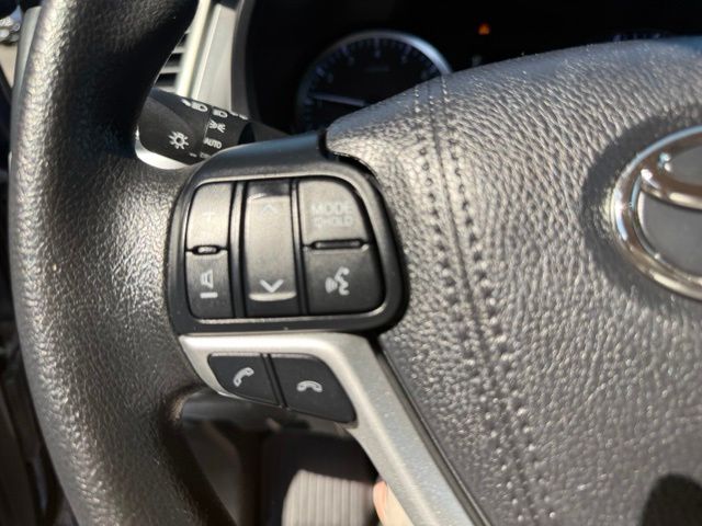 2018 Toyota Highlander LE - Photo 13