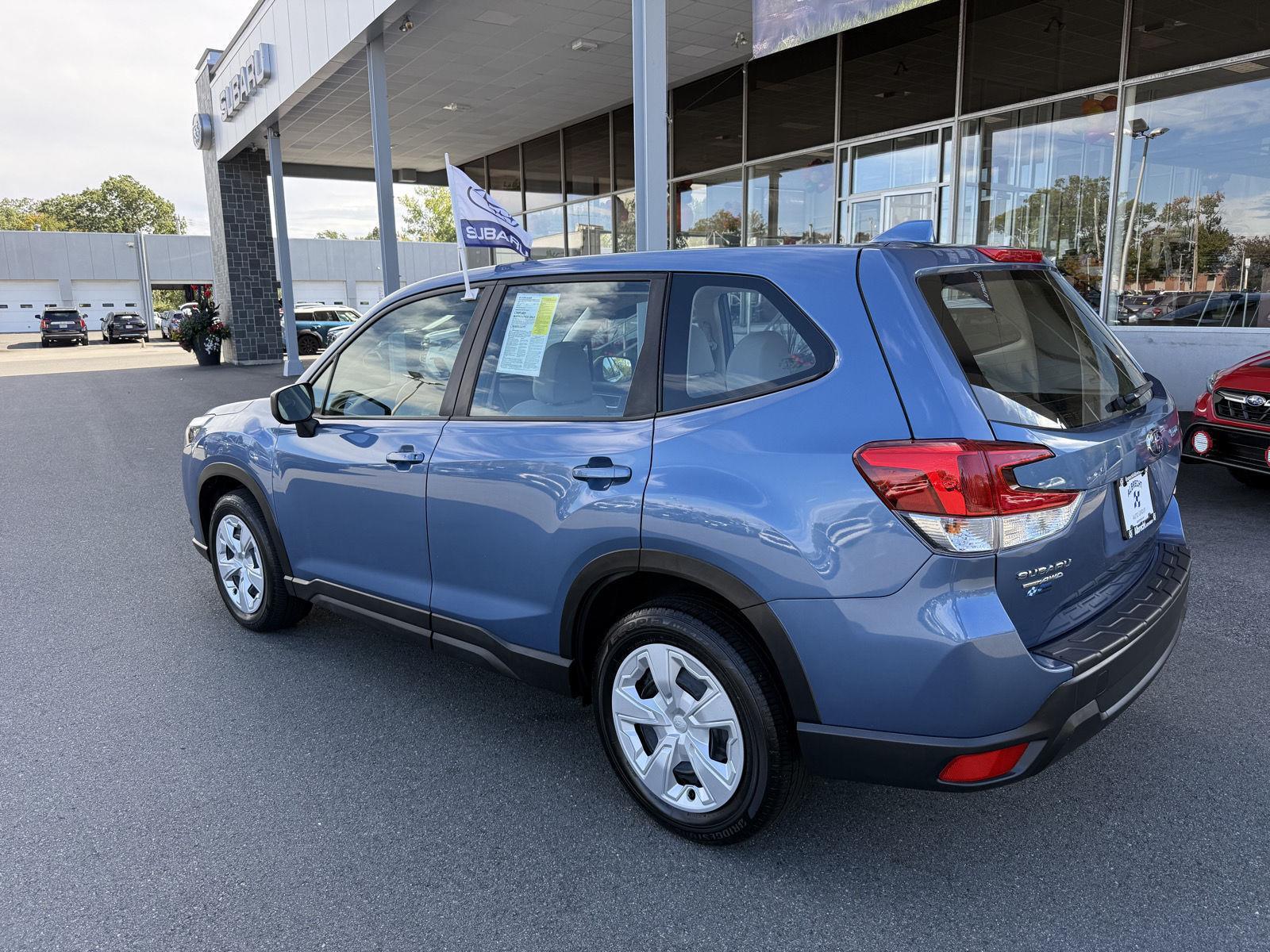 2022 Subaru Forester Base photo 3