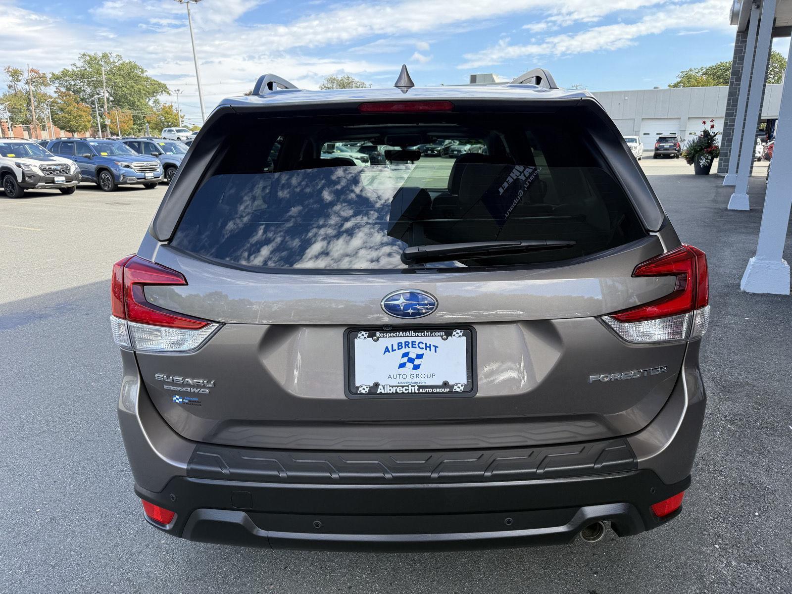 2022 Subaru Forester Limited photo 4