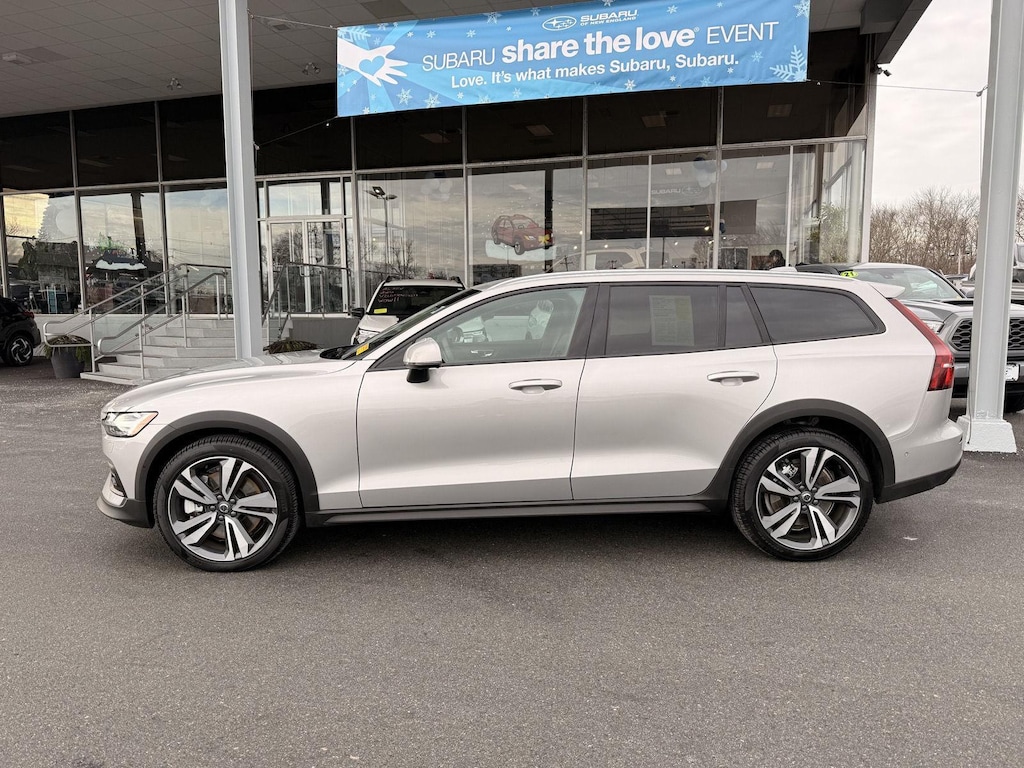 Used 2025 Volvo V60 Cross Country Plus Wagon