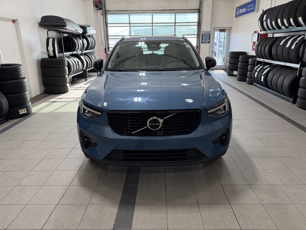 Used 2023 Volvo XC40 B5 AWD Plus Dark SUV
