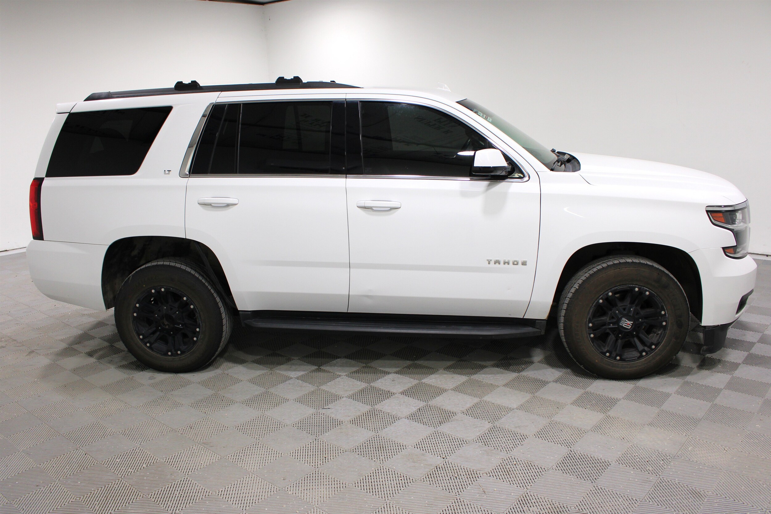 2016 Chevrolet Tahoe LT - Photo 26
