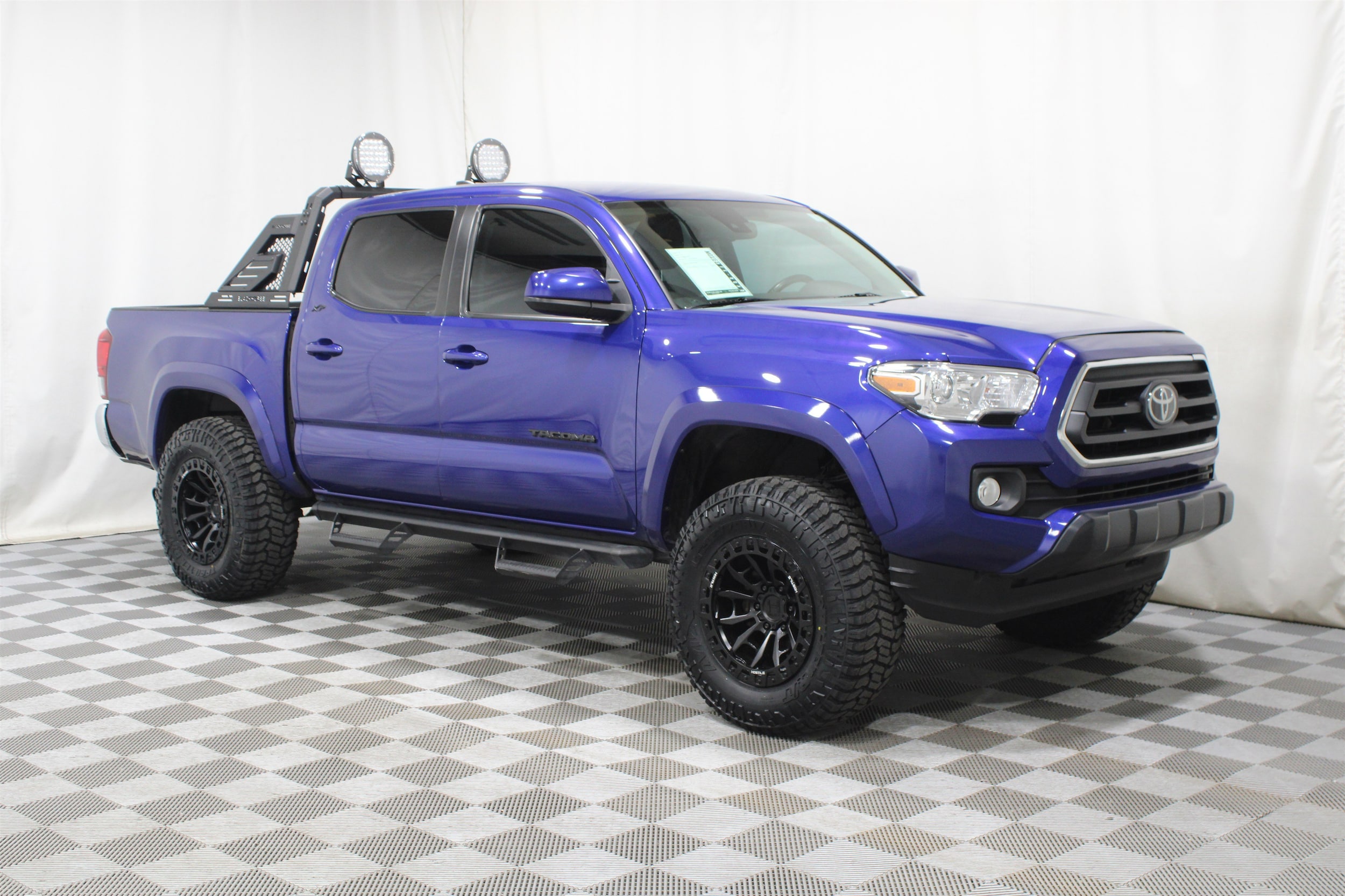 2023 Toyota Tacoma SR5's photo