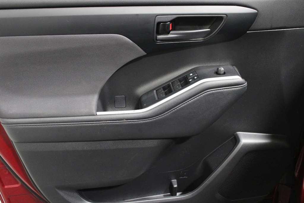 Used 2021 Toyota Highlander LE SUV