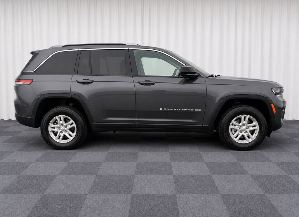 Used 2025 Jeep Grand Cherokee Laredo SUV