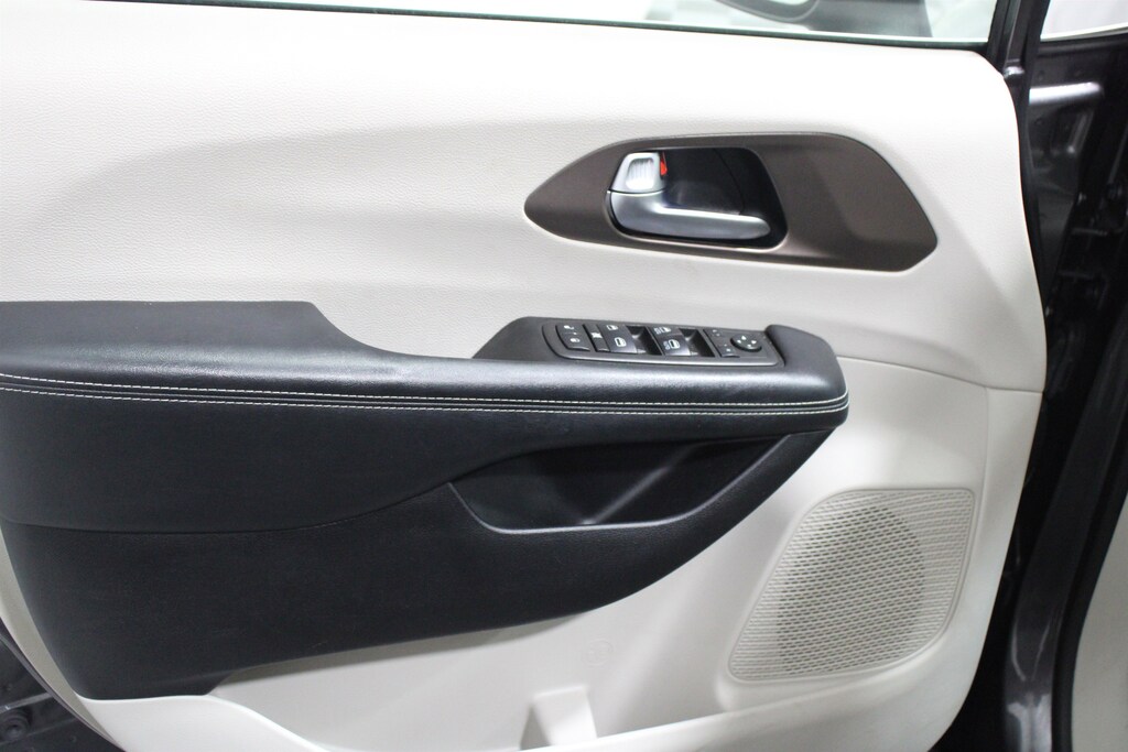 Used 2021 Chrysler Voyager LXI Van Passenger Van