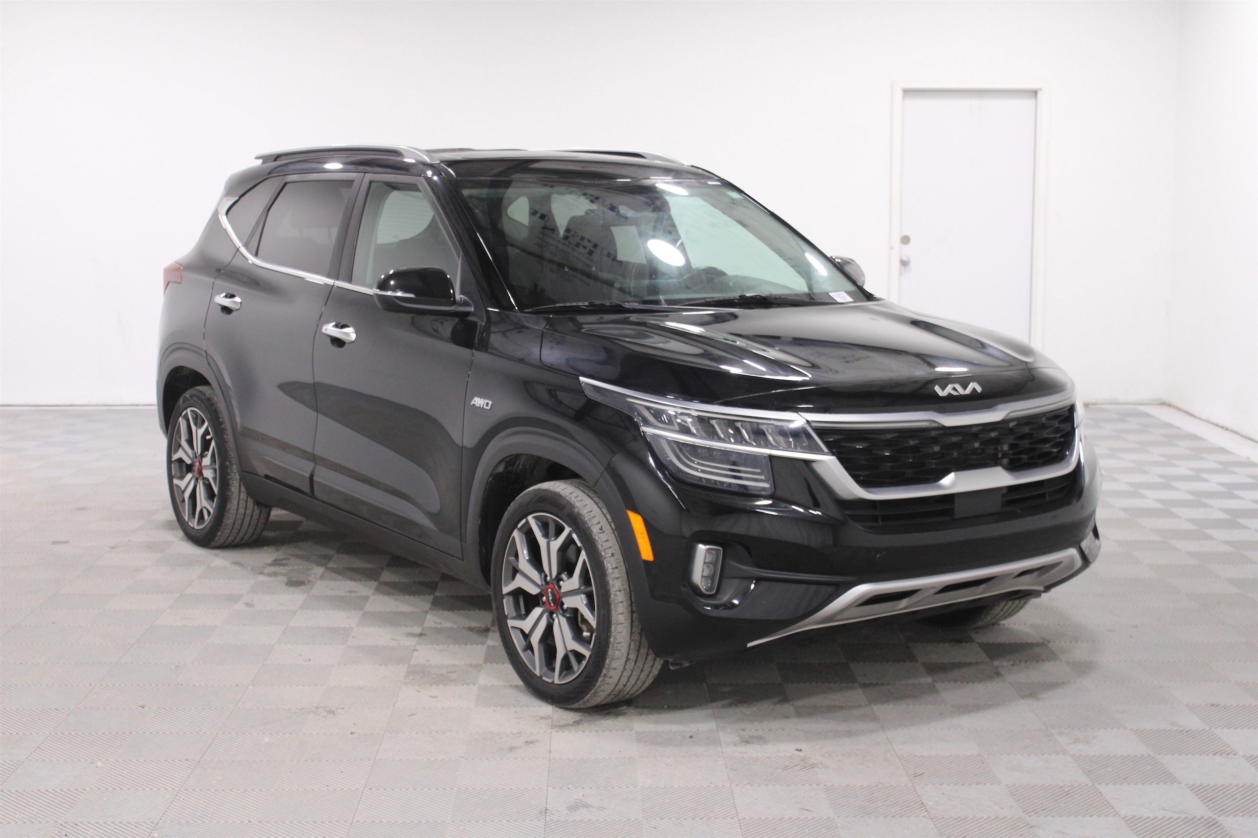 2022 Kia Seltos SX's photo