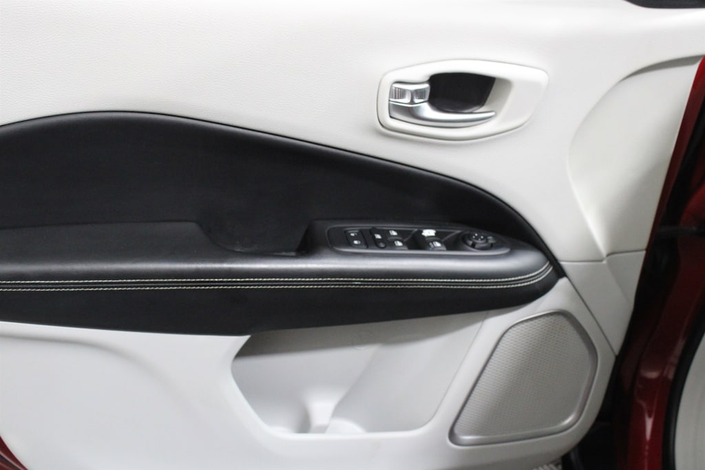 Used 2019 Jeep Compass Latitude FWD SUV