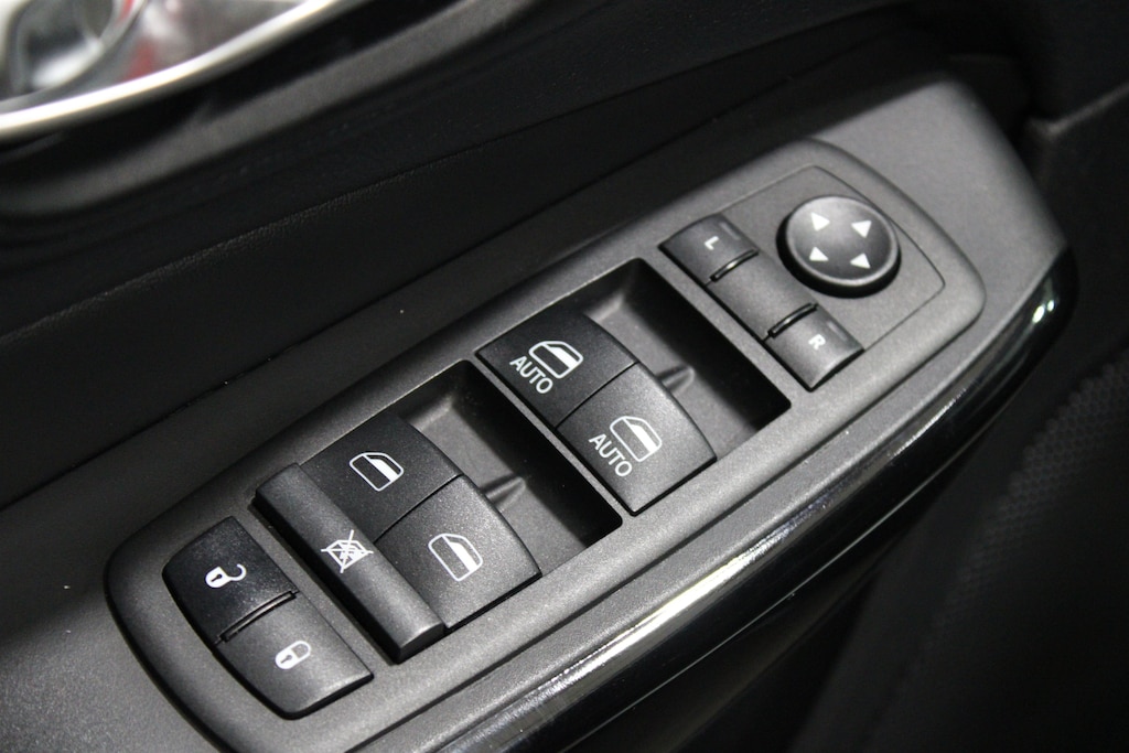Used 2023 Jeep Cherokee Altitude Lux SUV