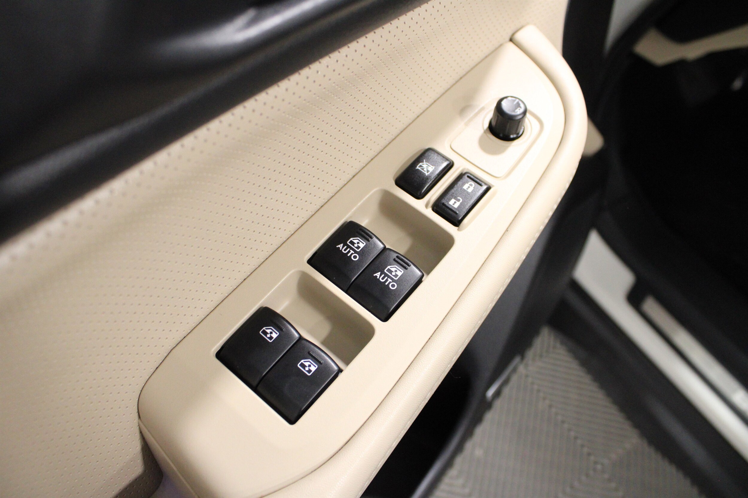 Image 4 of 2016 Subaru Outback 2.5i Limited SUV