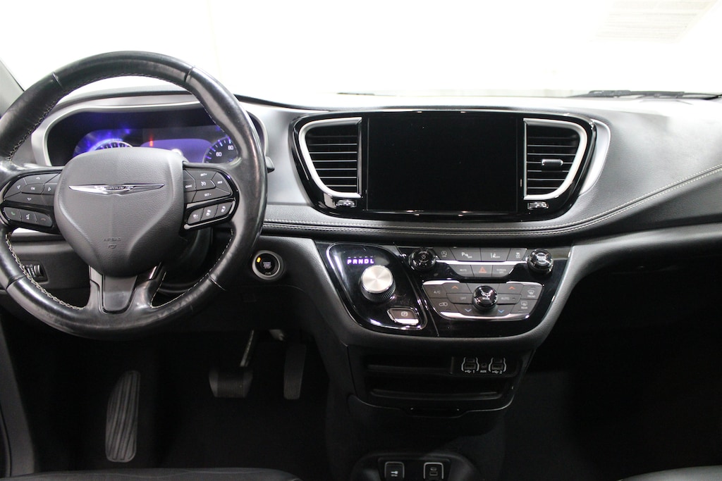 Used 2021 Chrysler Pacifica Touring L Van Passenger Van