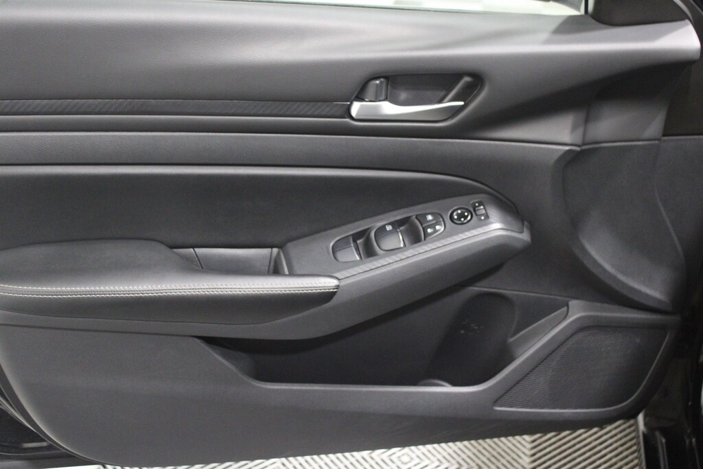 Used 2024 Nissan Altima 2.5 SV Sedan