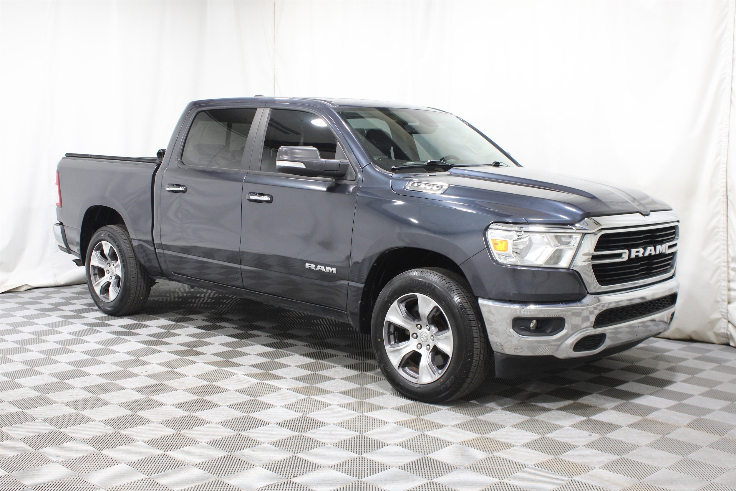 2019 RAM 1500 Big Horn/Lone Star 4x4 Crew Cab 5'7's photo