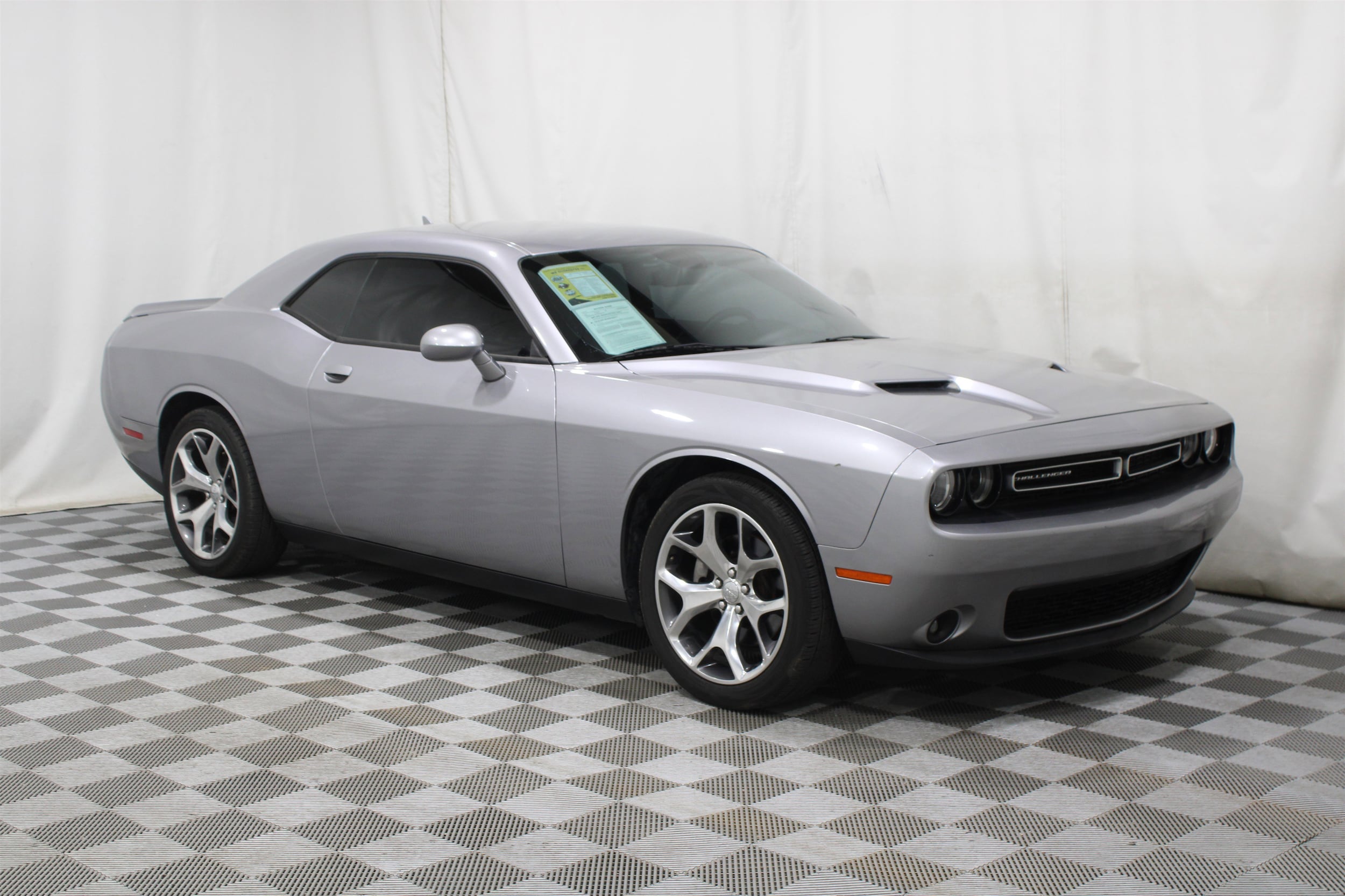 2015 Dodge Challenger SXT's photo