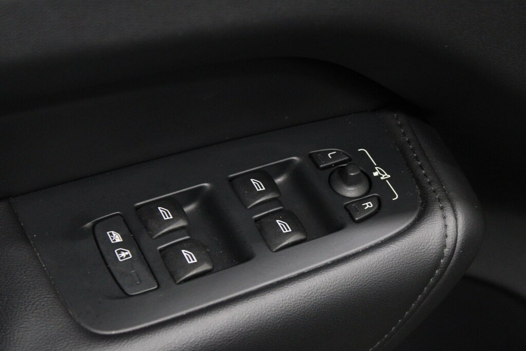 Used 2023 Volvo XC60 B5 AWD Plus Bright SUV