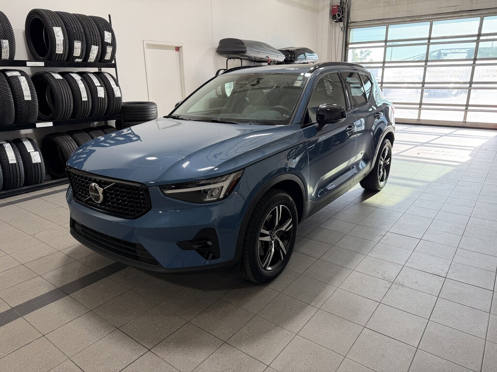 Used 2023 Volvo XC40 B5 AWD Plus Dark SUV