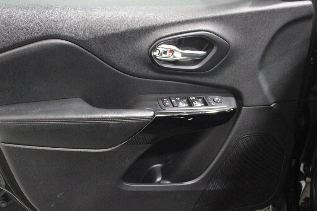 Used 2019 Jeep Cherokee Latitude Plus FWD SUV