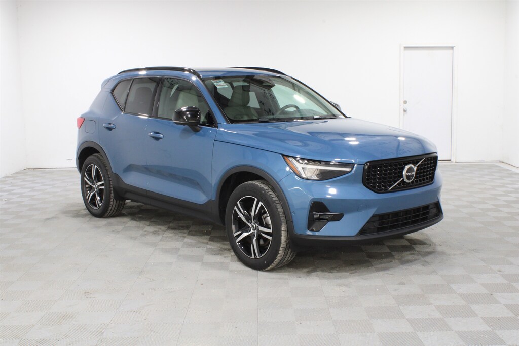 Used 2023 Volvo XC40 B5 AWD Plus Dark SUV