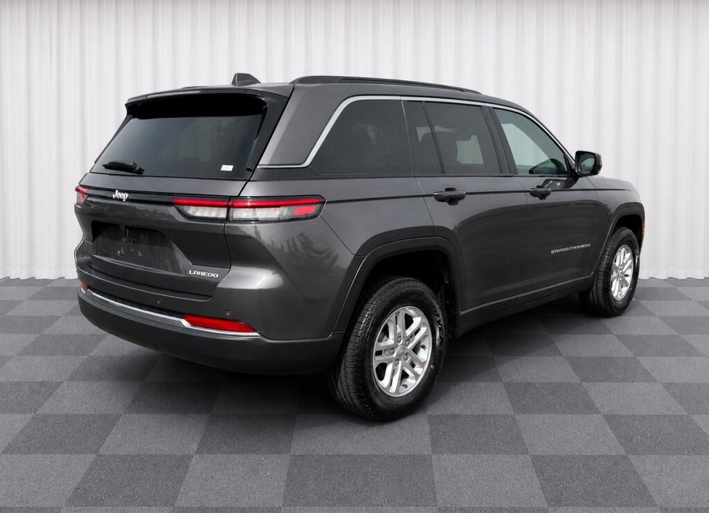 Used 2025 Jeep Grand Cherokee Laredo SUV