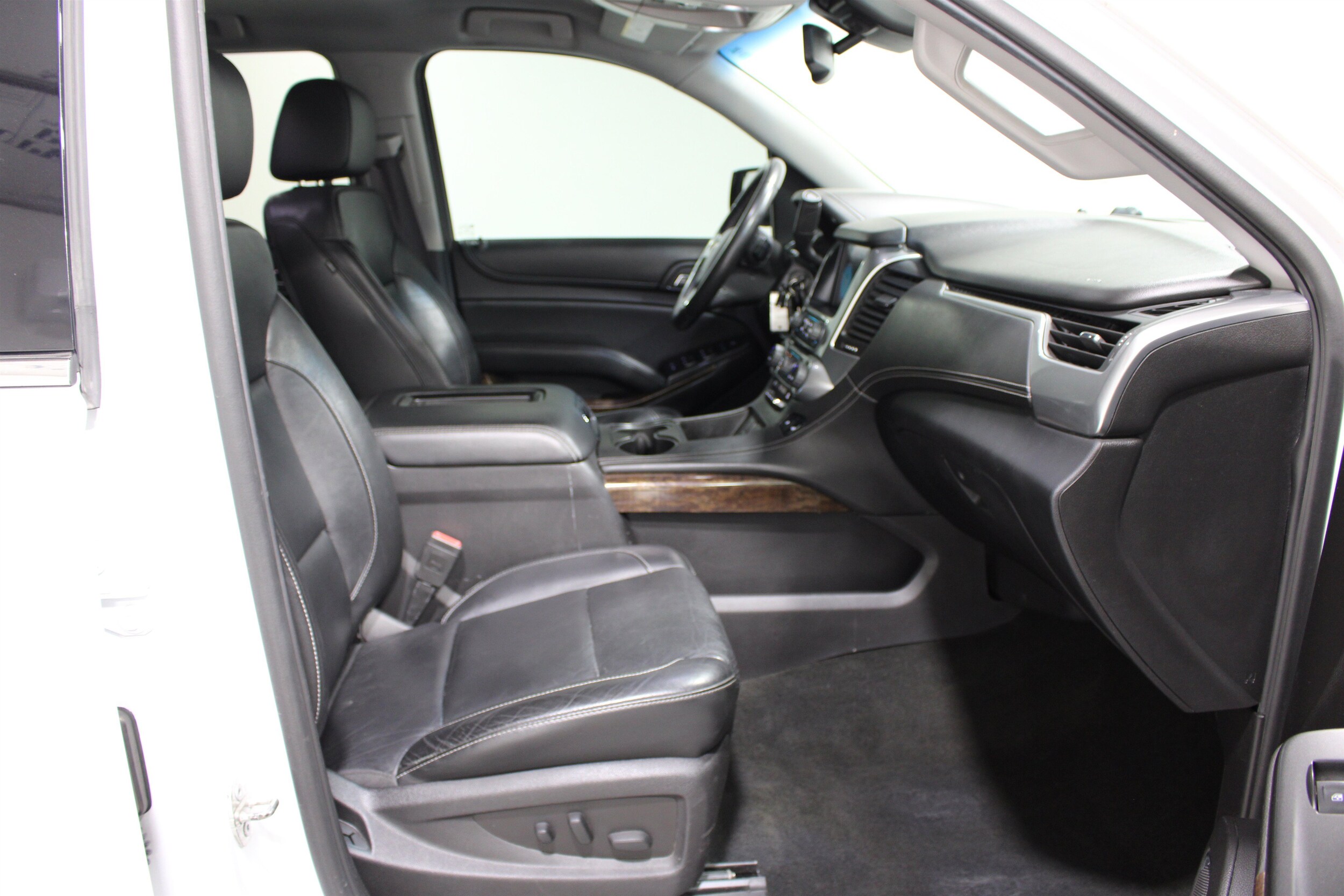 2016 Chevrolet Tahoe LT - Photo 23