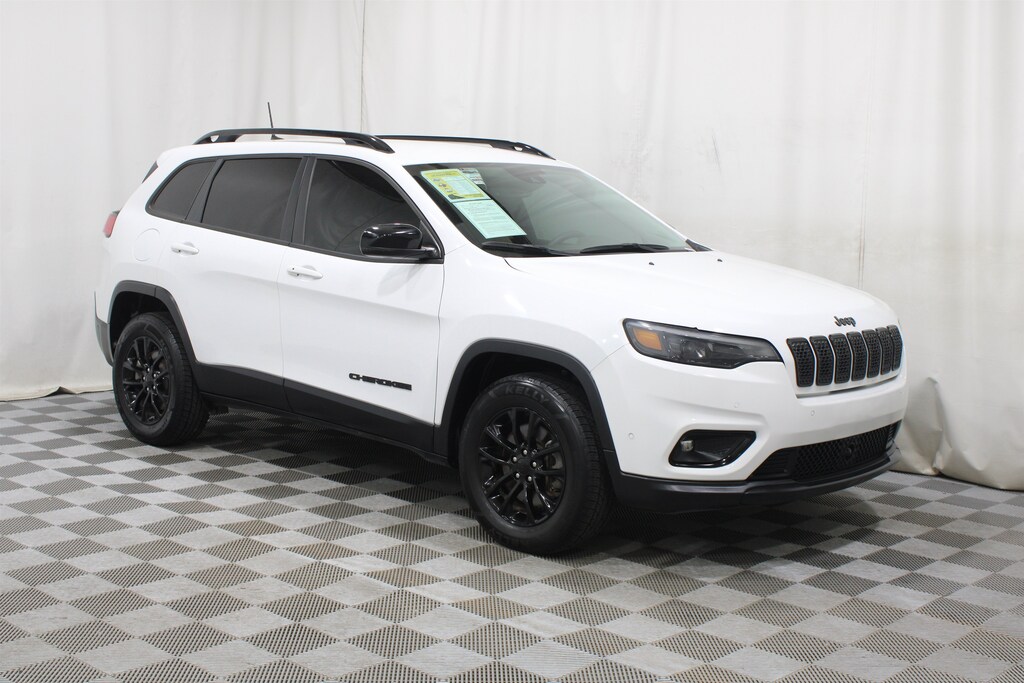 Used 2023 Jeep Cherokee Altitude Lux SUV