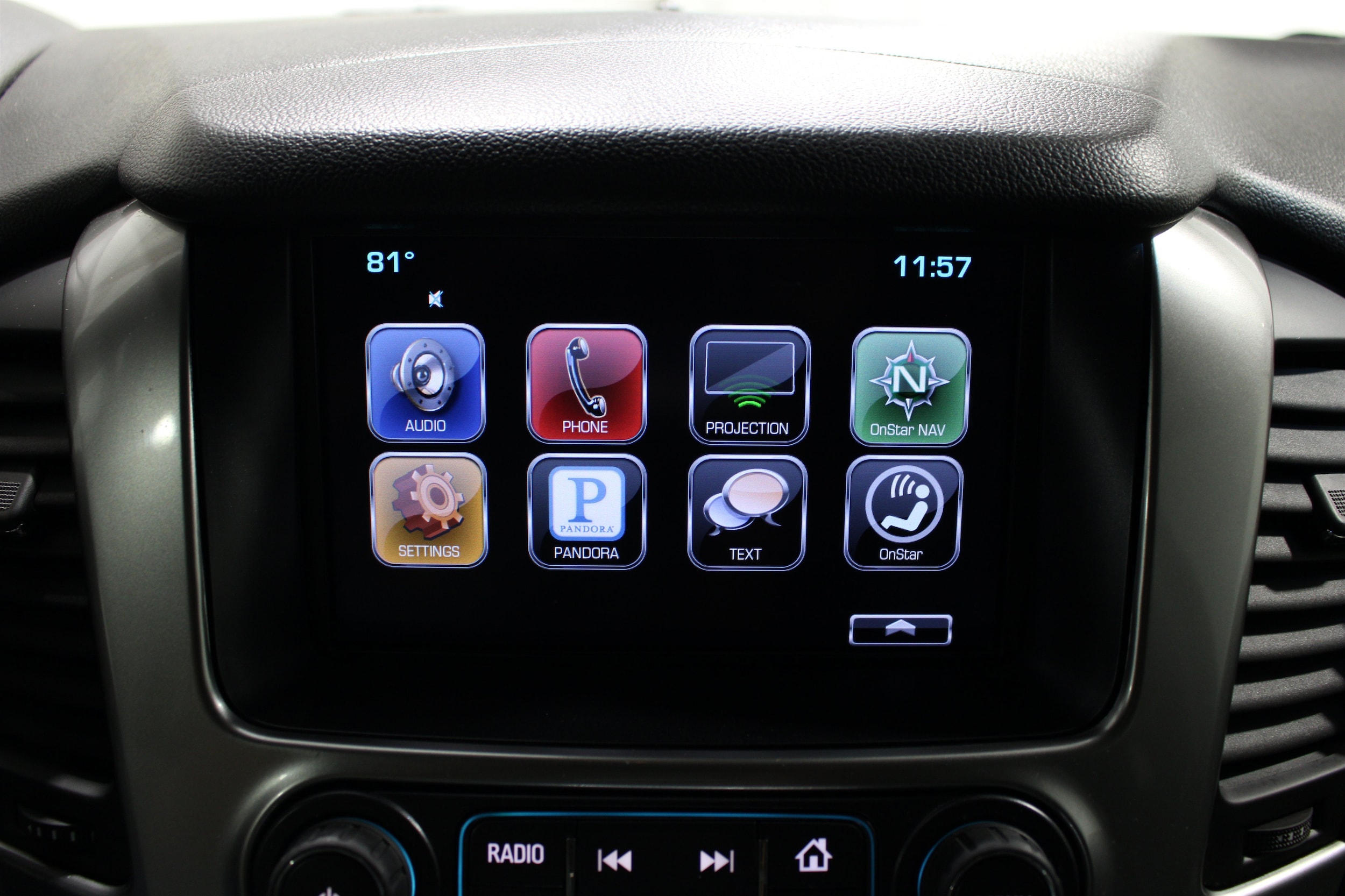 2016 Chevrolet Tahoe LT - Photo 16