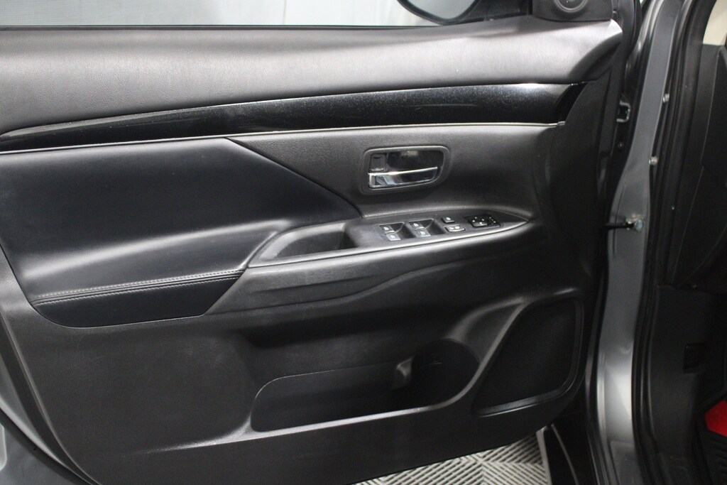 Used 2020 Mitsubishi Outlander  CUV