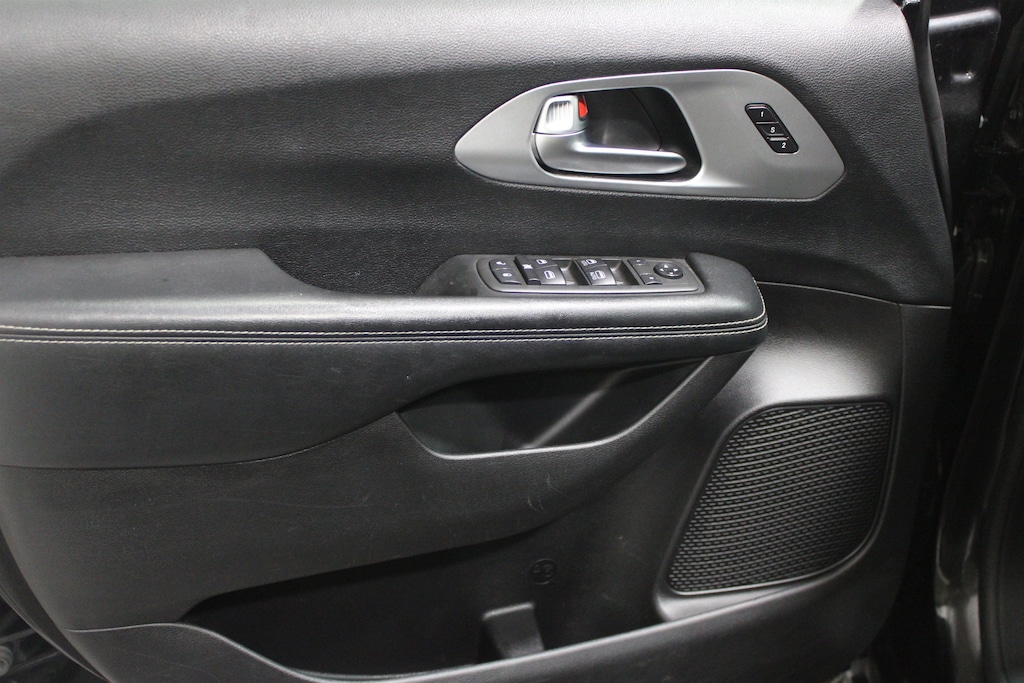 Used 2021 Chrysler Pacifica Touring L Van Passenger Van